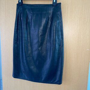 Vakko Vintage Womens Skirt Size 6 Black Lined Pencil Leather Back Slit USA